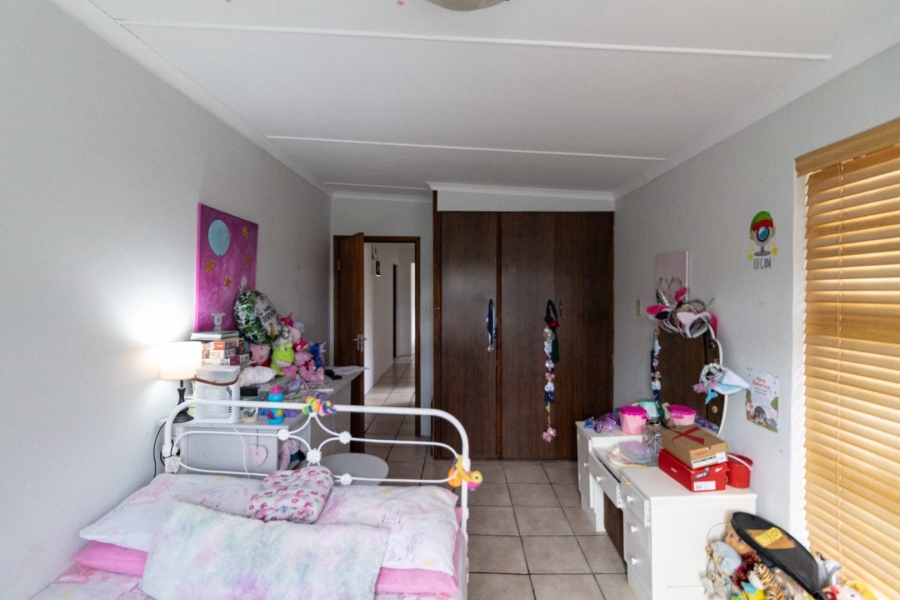 4 Bedroom Property for Sale in Sandbaai Western Cape